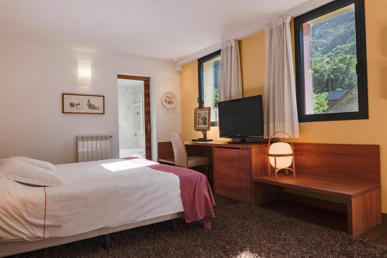 Hotel Cardos Ribera de Cardós Extérieur photo